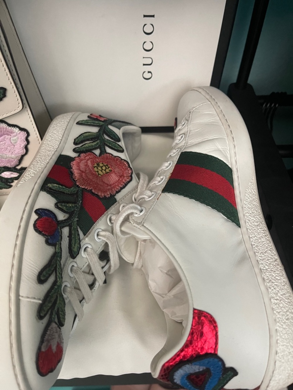 Gucci White Leather Floral Embroidered Low-Top Sneakers with Red & Green Web - Picture 2 of 7